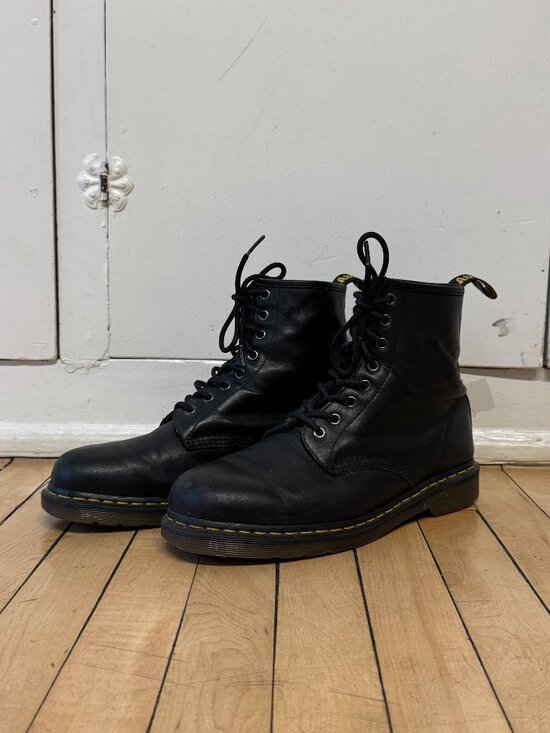Dr. Martens Other - DOC MARTENS 1460 Smooth Leather Lace Up Boots (M Sz 11)